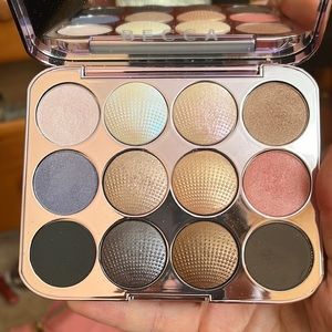 Becca great condition. Just swatched!